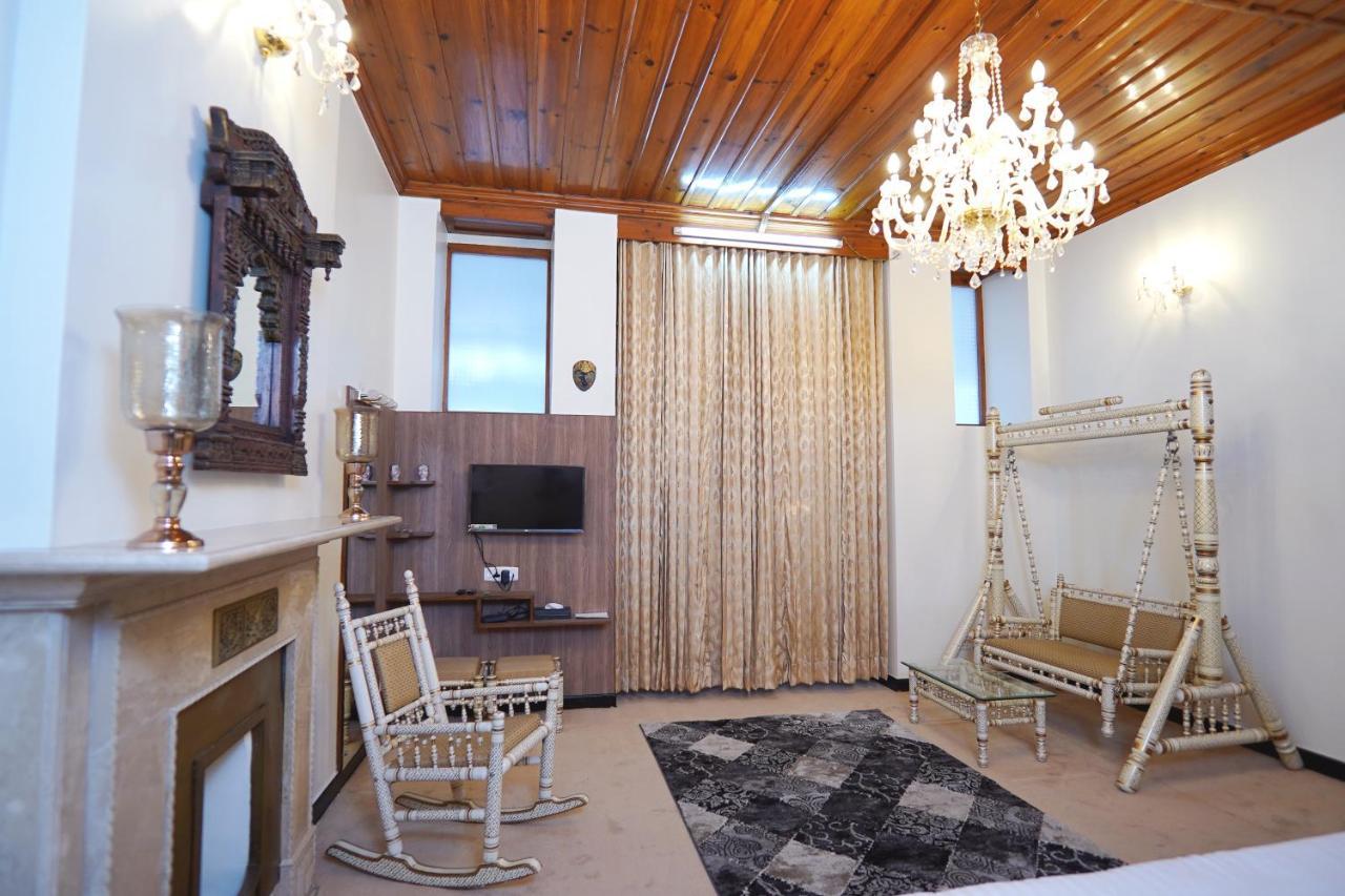 Bed and Breakfast The Edgeworth Шимла Экстерьер фото