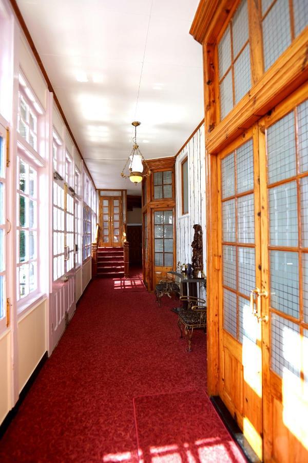 Bed and Breakfast The Edgeworth Шимла Экстерьер фото